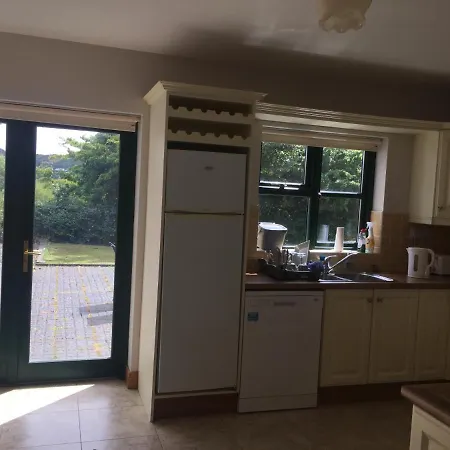 Сasa de vacaciones Rose Holiday House Near Sea & Croagh Patrick, Sleeps 8 *